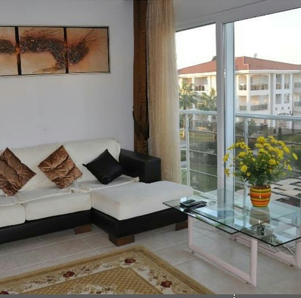 Four Seasons I -10 With 2 Bedrooms Guarantees a Wonderful Holiday