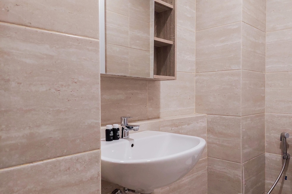 Fully Furnished with Cozy Design Studio Apartment at Springwood Residence