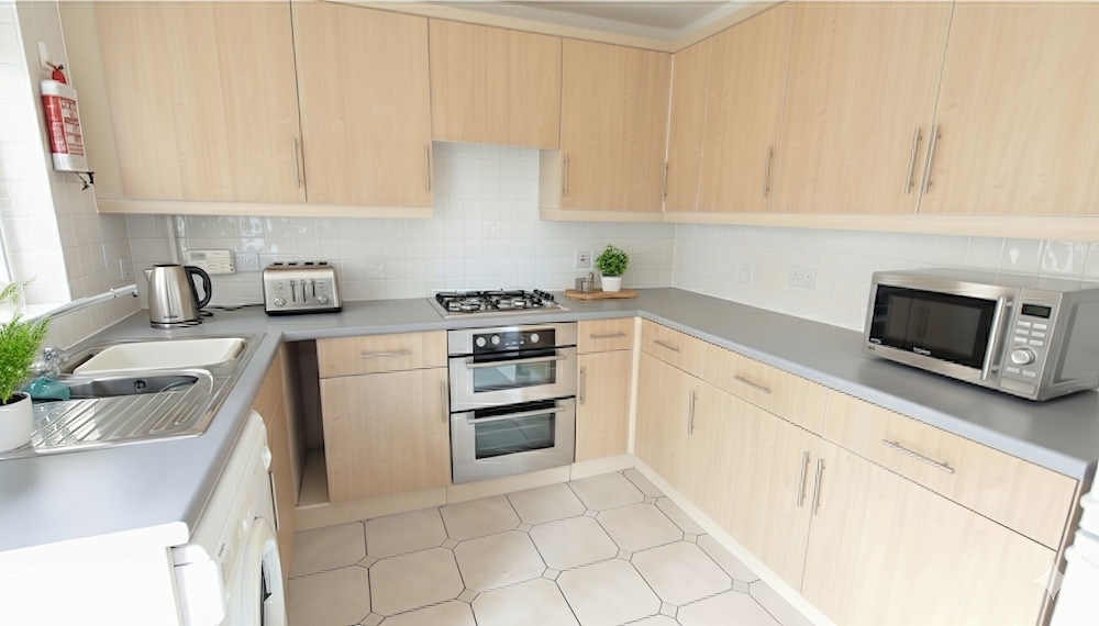 Charming 4-bedroom Stoke Gifford Retreat for 9 Guests