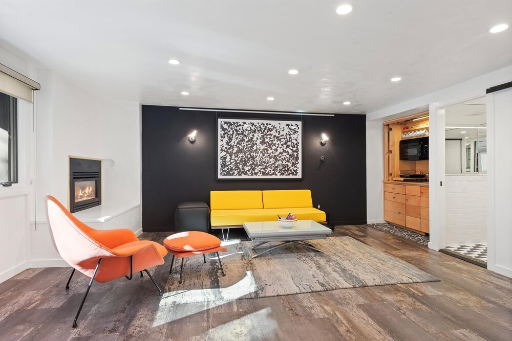 Downtown Aspen Studio Steps to Gondola & Trails - 305A