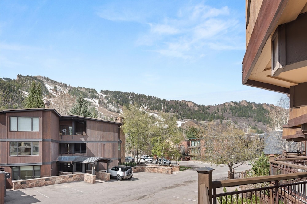 Central Aspen Condo Walk to Gondola & Ruby Park - LC5 by RedAwning view 2