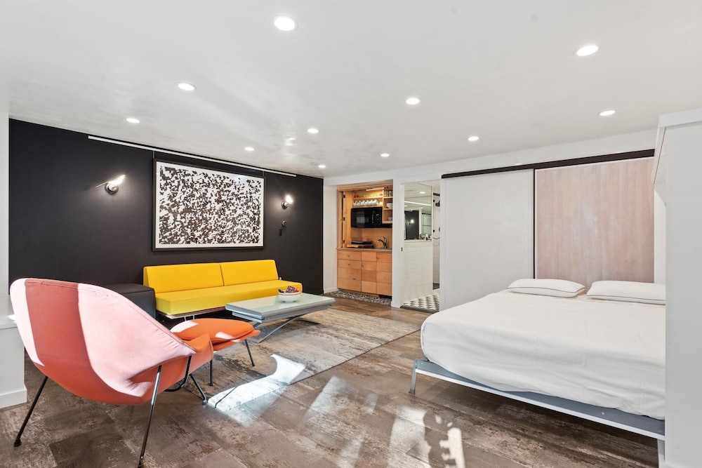 Downtown Aspen Studio Steps to Gondola & Trails - 305A