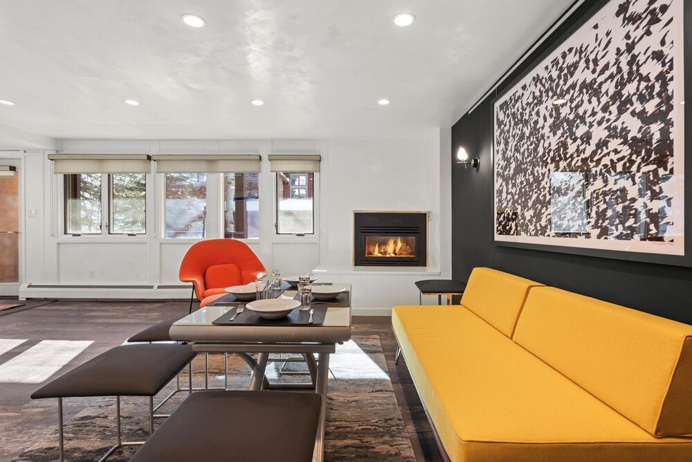 Downtown Aspen Studio Steps to Gondola & Trails - 305A