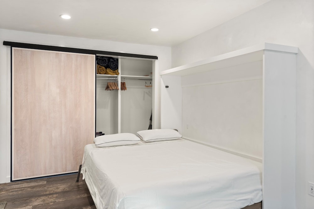 Downtown Aspen Studio Steps to Gondola & Trails - 305A