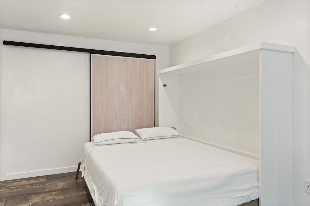 Downtown Aspen Studio Steps to Gondola & Trails - 305A
