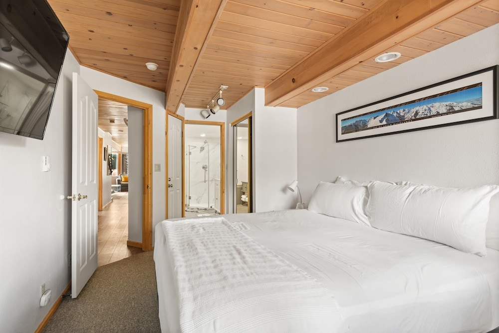 Central Aspen Condo Walk to Gondola & Ruby Park - LC5 by RedAwning view 4