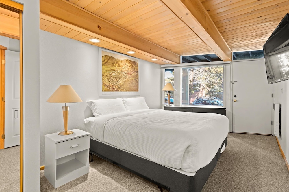 Central Aspen Condo Walk to Gondola & Ruby Park - LC5 by RedAwning view 3