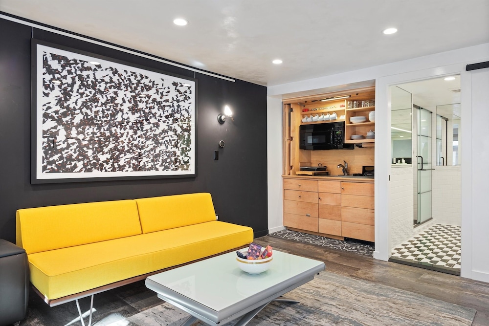 Downtown Aspen Studio Steps to Gondola & Trails - 305A