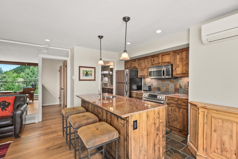 Durant Condominiums by Frias