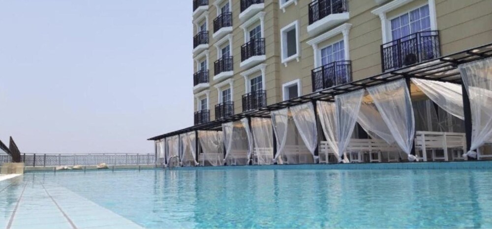 Champs Elysees Homestay by Landmark