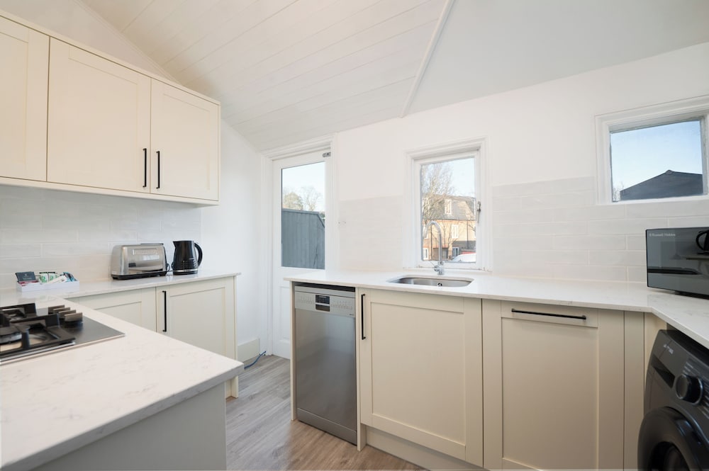 VESTO Three Bedroom Apartment in Clapham