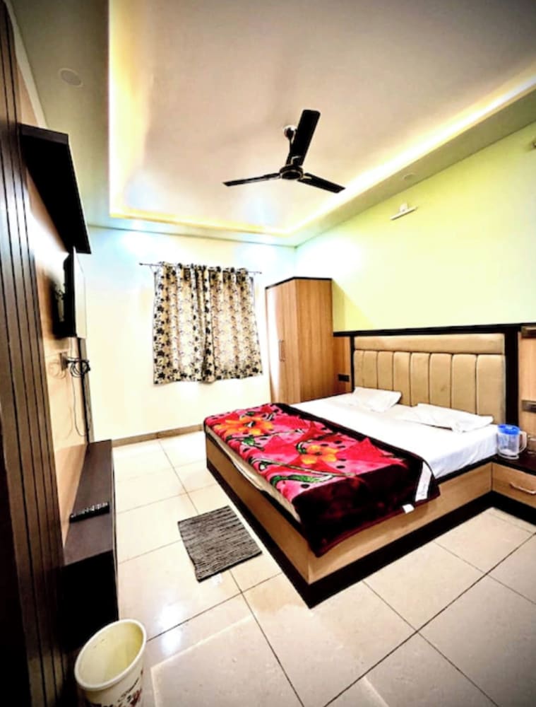 Hotel Saraswati dhaam Near Prem Mandir