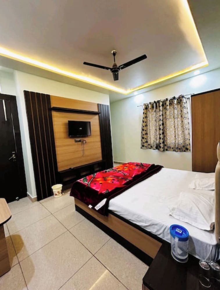 Hotel Saraswati dhaam Near Prem Mandir