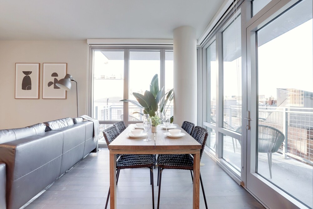 Stylish Apartment Steps from the Metro