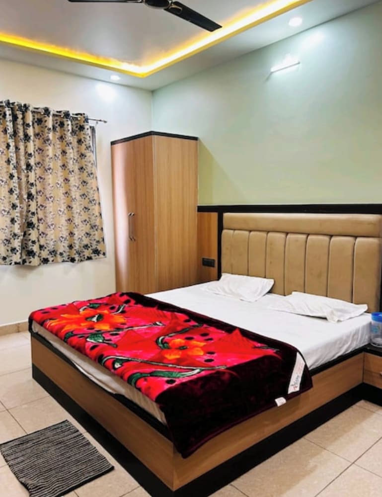 Hotel Saraswati dhaam Near Prem Mandir