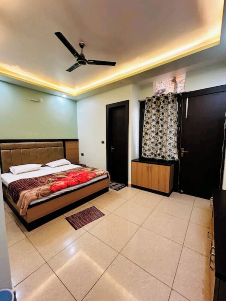 Hotel Saraswati dhaam Near Prem Mandir