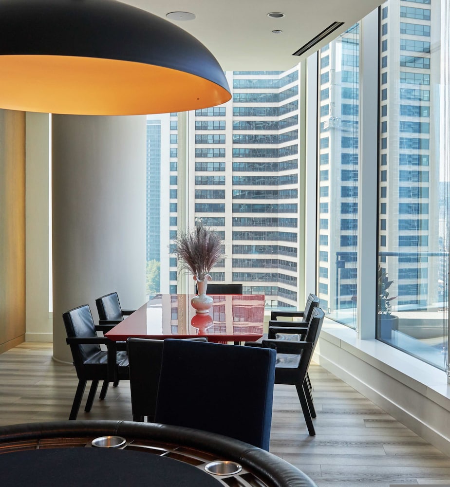High-rise 65 Fl Apt w Lux Amenities Lake Views