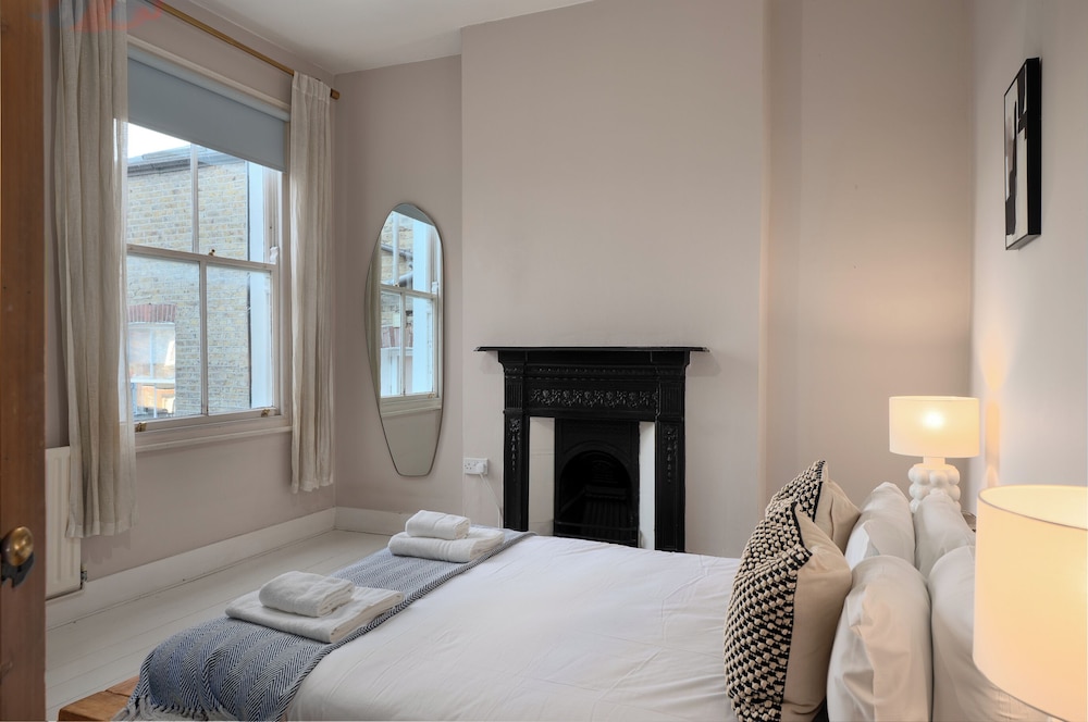 VESTO Three Bedroom Apartment in Clapham