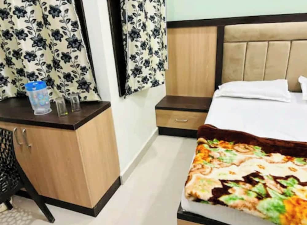 Hotel Saraswati dhaam Near Prem Mandir