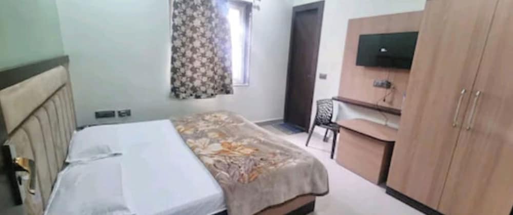 Hotel Saraswati dhaam Near Prem Mandir
