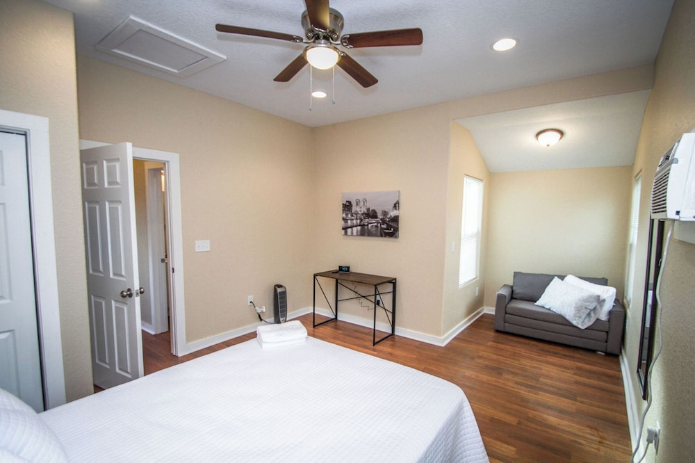 Remodeled House Near Downtown 1br/1ba view 2