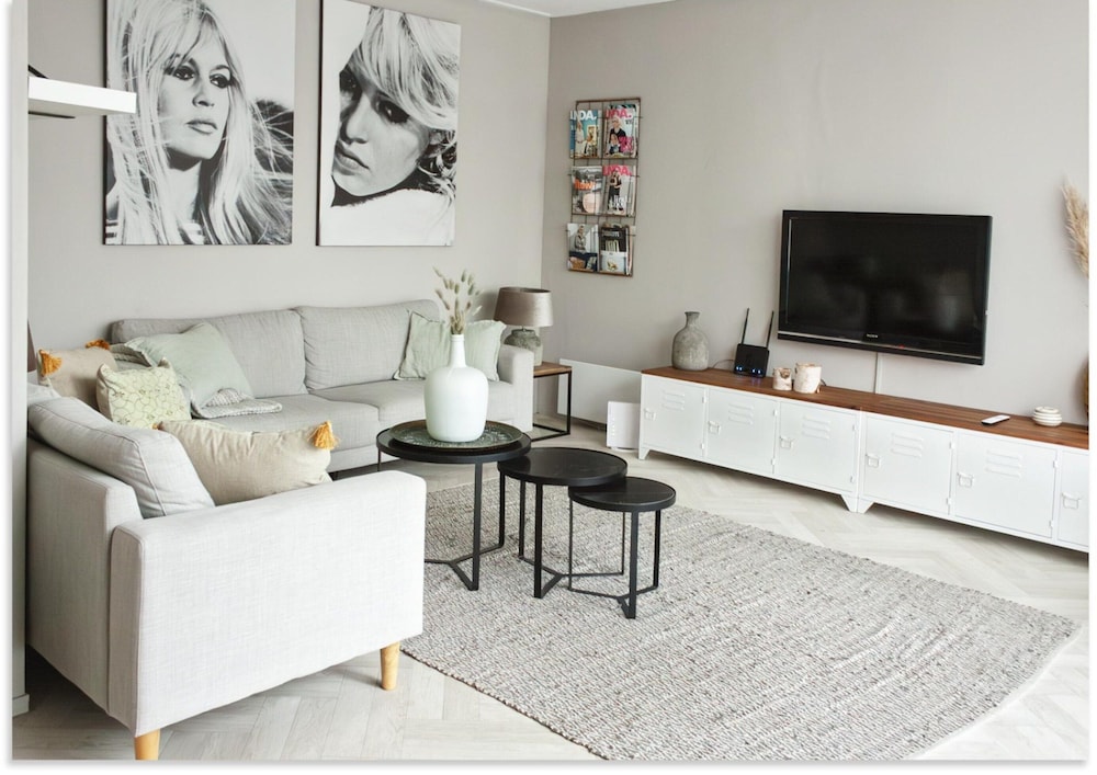 Holiday Home in Yn e Lijte With Water Sports