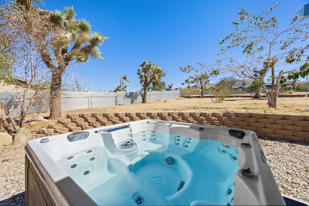 Starlight Ranch - Hot Tub, Fire Pit & Grill 3 Bedroom Home