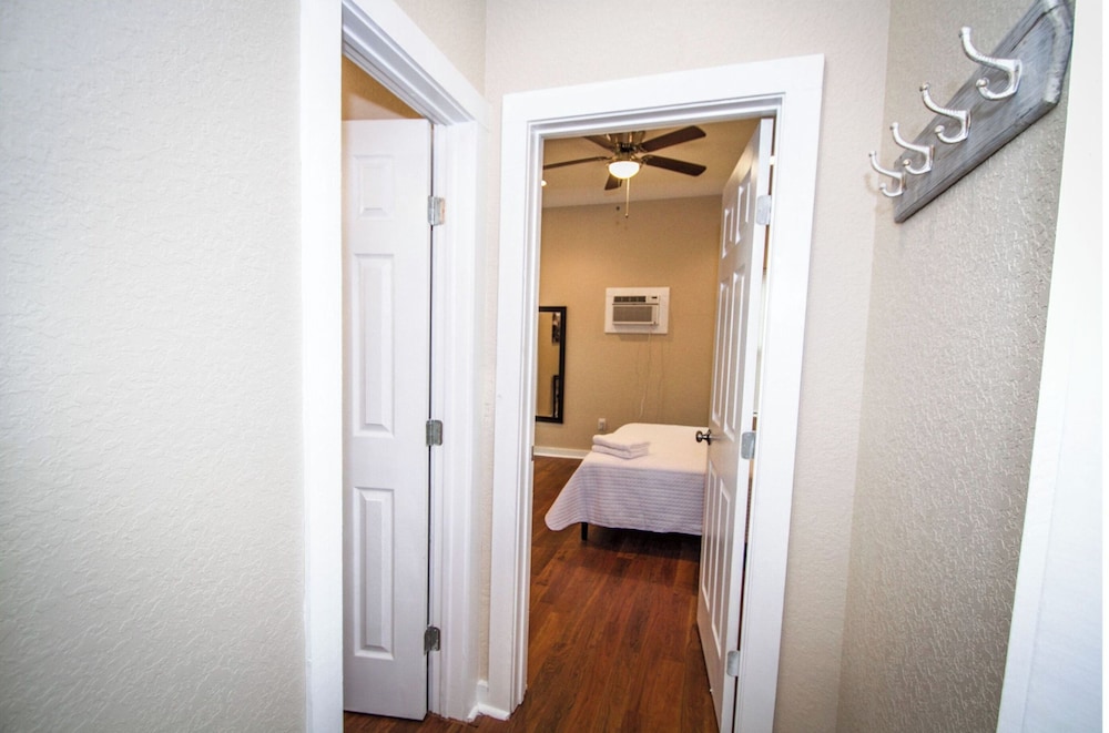 Remodeled House Near Downtown 1br/1ba view 3