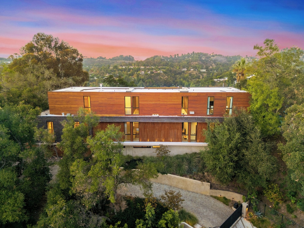 Oak Pass Manor: Indoor-outdoor Luxury With Pool, Sauna & Panoramic Views