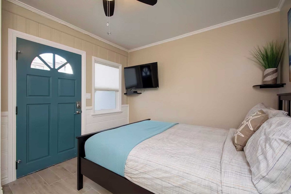 Coastal Condos With Dock Access Near Sand, Shops & Balboa Fun Zone