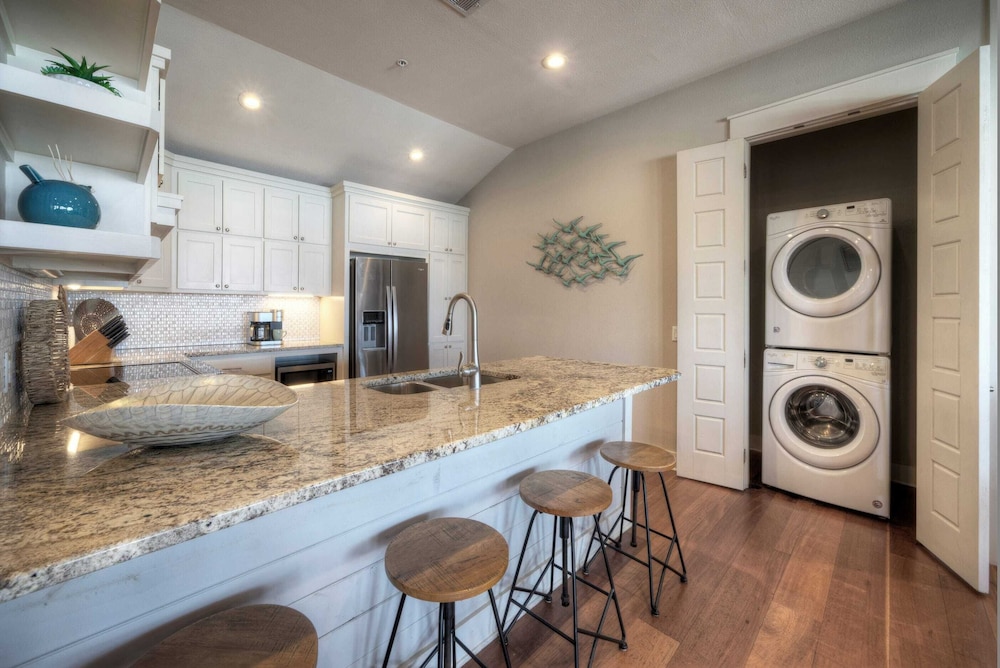 Sailfish & Blue Marlin Buyout by Avantstay 2 Units, Marina Front + View, Patio