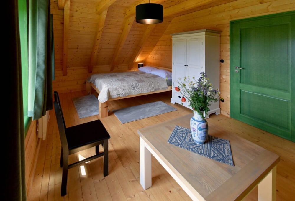 Comfortable Holiday Homes Right on the Lake