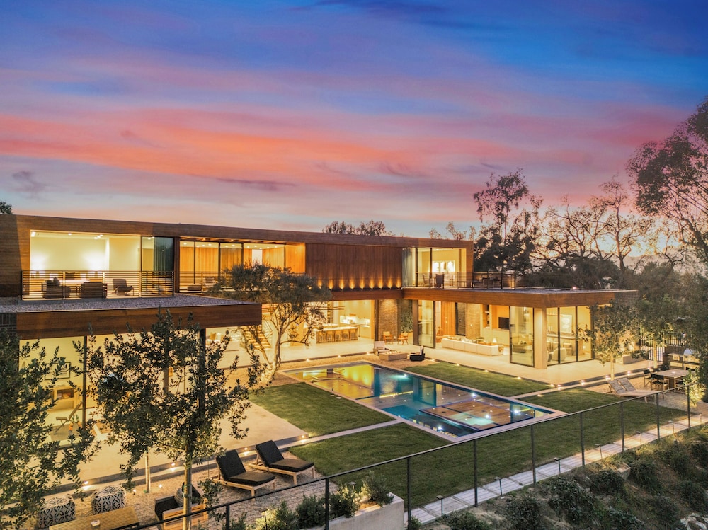 Oak Pass Manor: Indoor-outdoor Luxury With Pool, Sauna & Panoramic Views