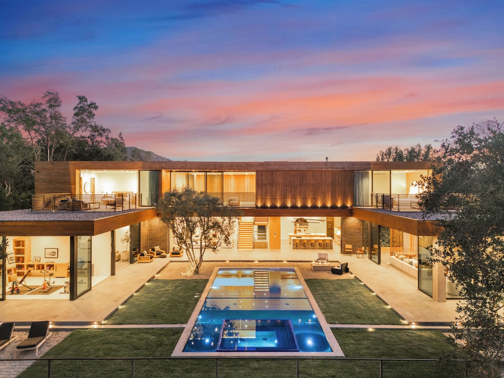 Oak Pass Manor: Indoor-outdoor Luxury With Pool, Sauna & Panoramic Views