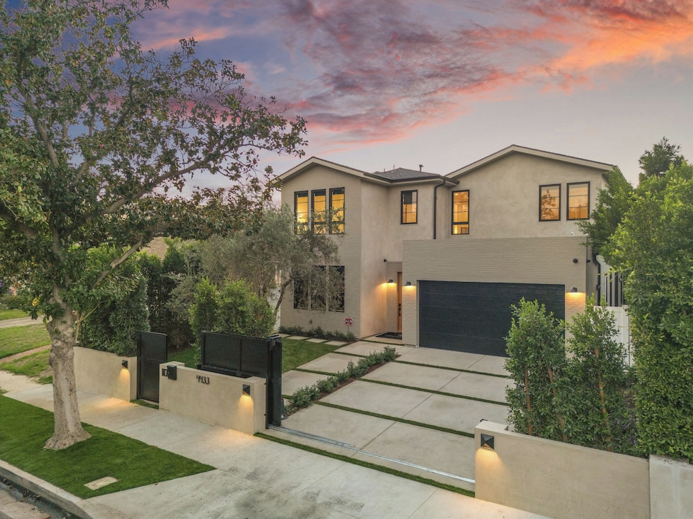 Kraft Villa - Luxury Living Redefined w/ Pool