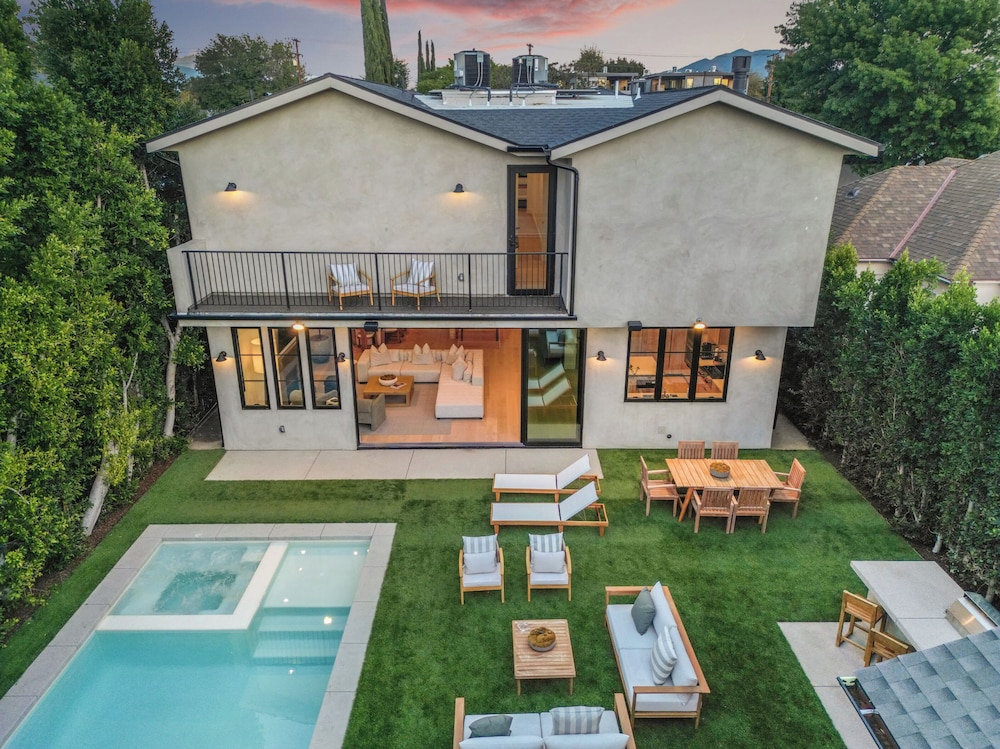 Kraft Villa - Luxury Living Redefined w/ Pool