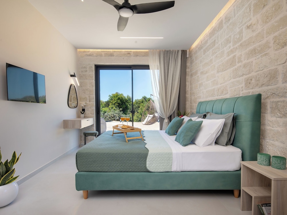 PanStel Luxury Villas - pools & jacuzzi