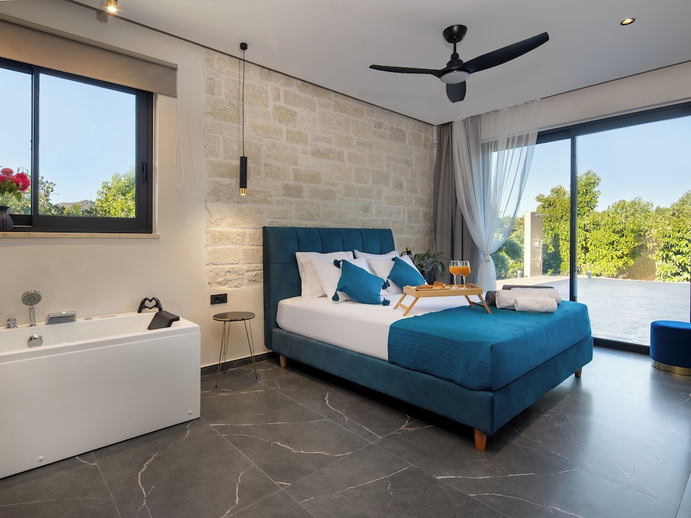 PanStel Luxury Villas - pools & jacuzzi
