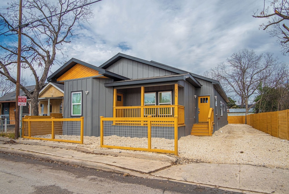Blissful 5br/3ba Haven Near Riverwalk & Downtown!