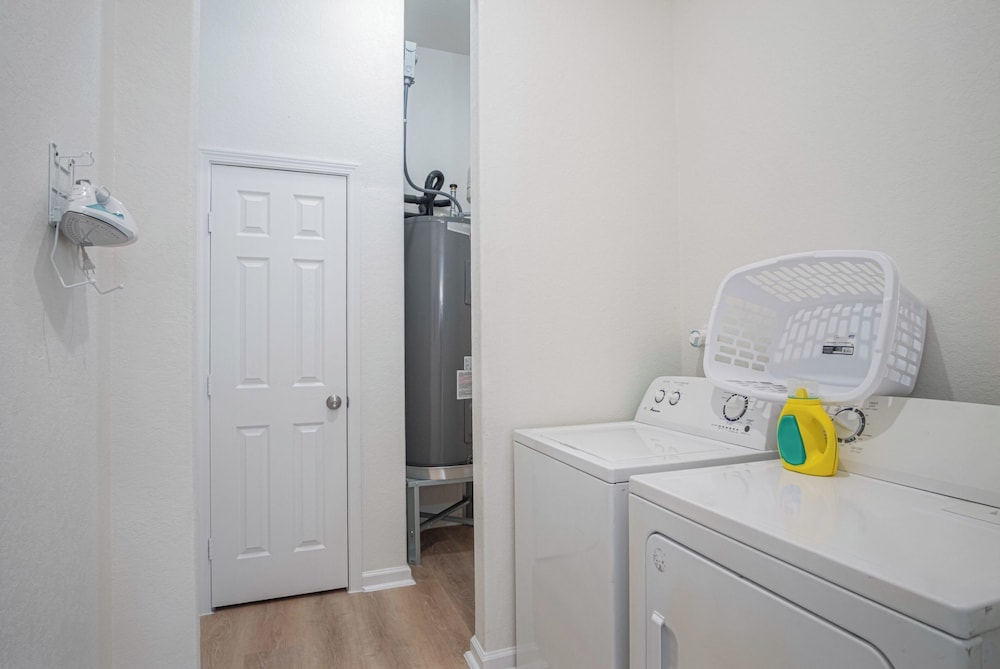 3BR 3BA Urban Escape Just Minutes From Downtown