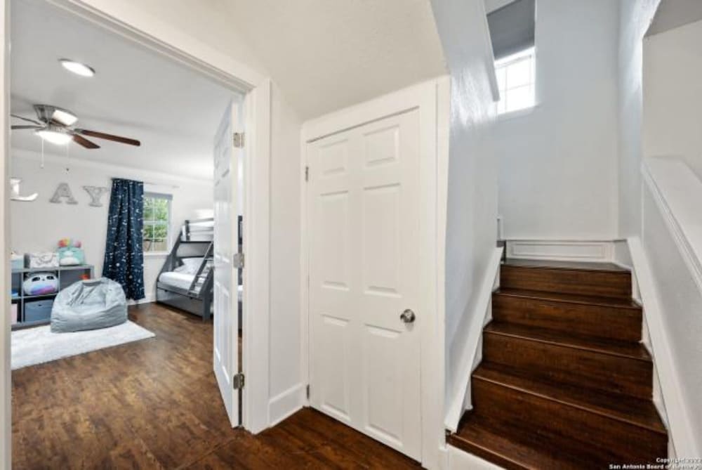 Experience Serenity in a 4br/3ba Downtown Home view 5
