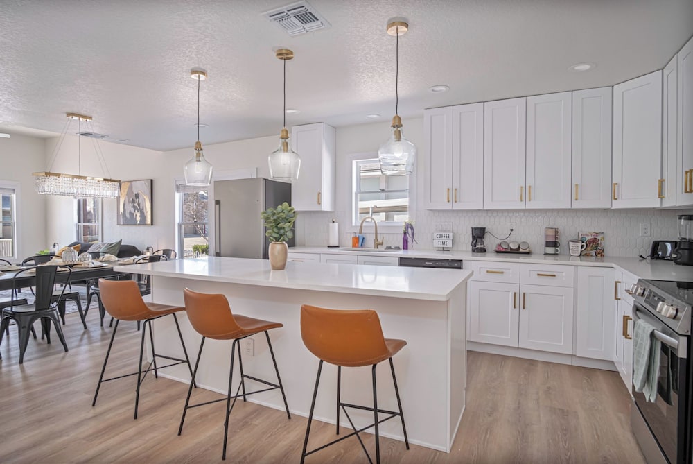 Create Memories 4br/3ba Near Riverwalk & Downtown!