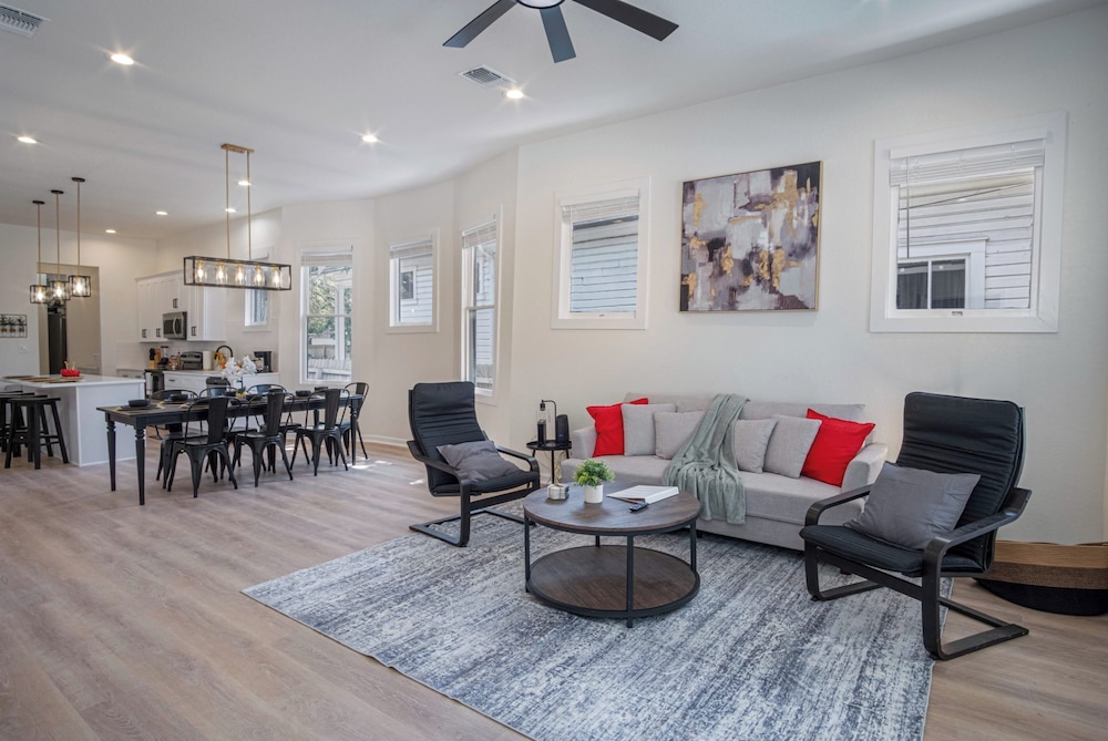 3BR 3BA Urban Escape Just Minutes From Downtown