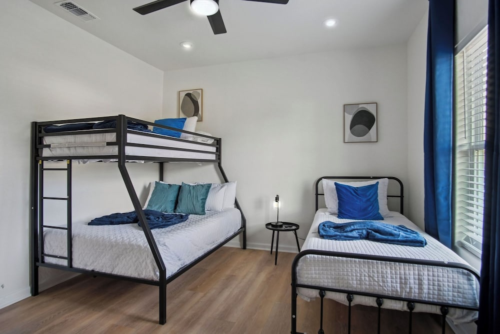 Peaceful Stays With Easy Access to Downtown