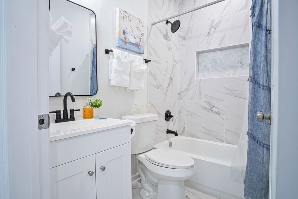 Urban Delight 4br/3ba Near City Center
