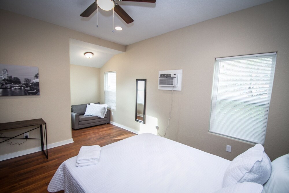 Remodeled House Near Downtown 1br/1ba view 4