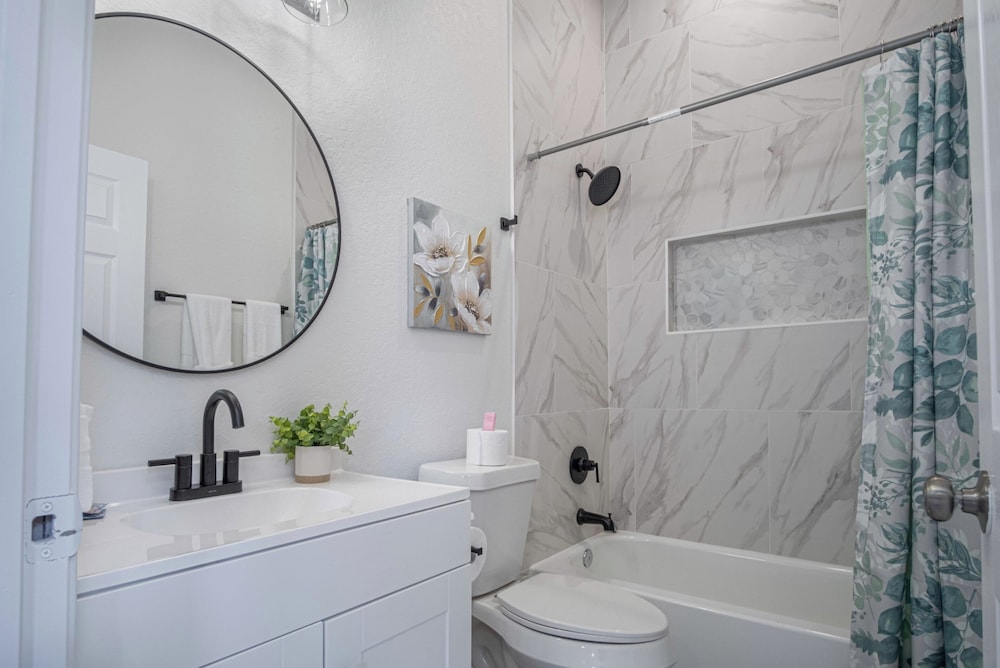 3br/3ba Urban Escape Just Minutes From Downtown!