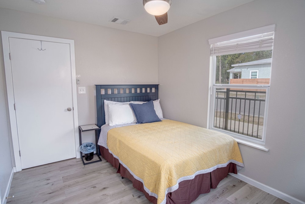 Freshly Remodeled 3BR 2BA Near Fantastic Downtown view 3