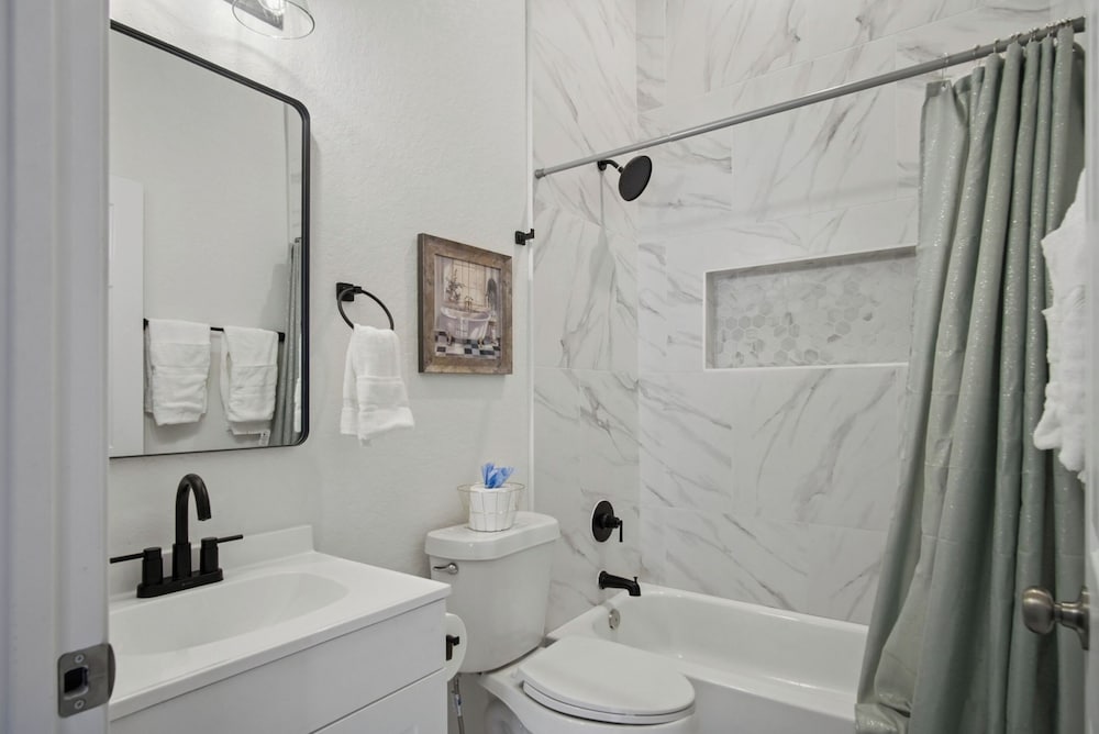 Peaceful Stays With Easy Access to Downtown