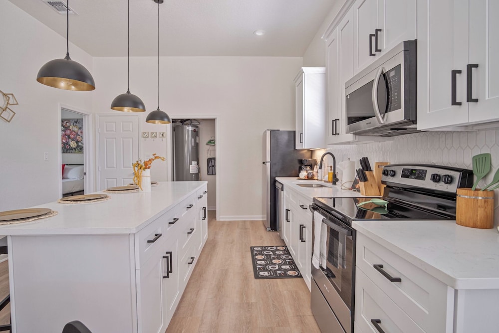 Walk to Riverwalk 3BR 2BA Gem Near Fun Downtown